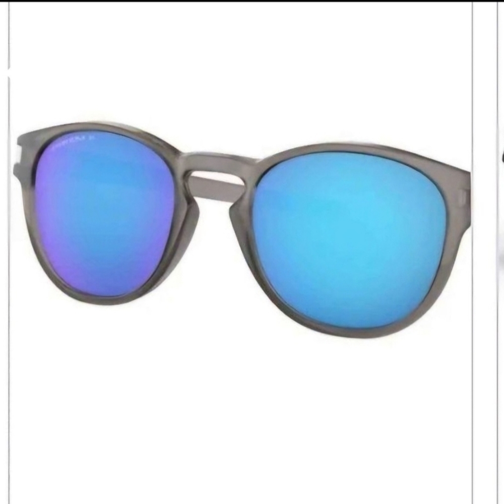 Oakley mens sunglasses. Opened but never worn.